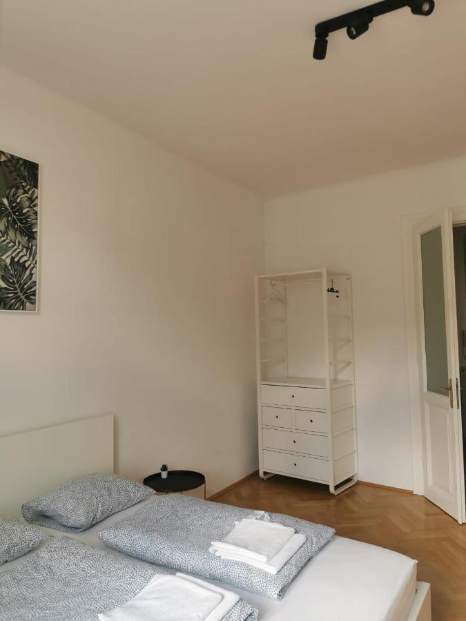 Central Mariahilfer Apartment 4 Min To The City Shopping Center And Schoenbrunn Palace Виена Екстериор снимка