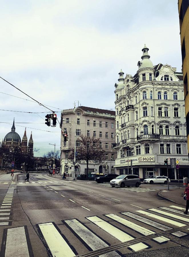 Central Mariahilfer Apartment 4 Min To The City Shopping Center And Schoenbrunn Palace Виена Екстериор снимка