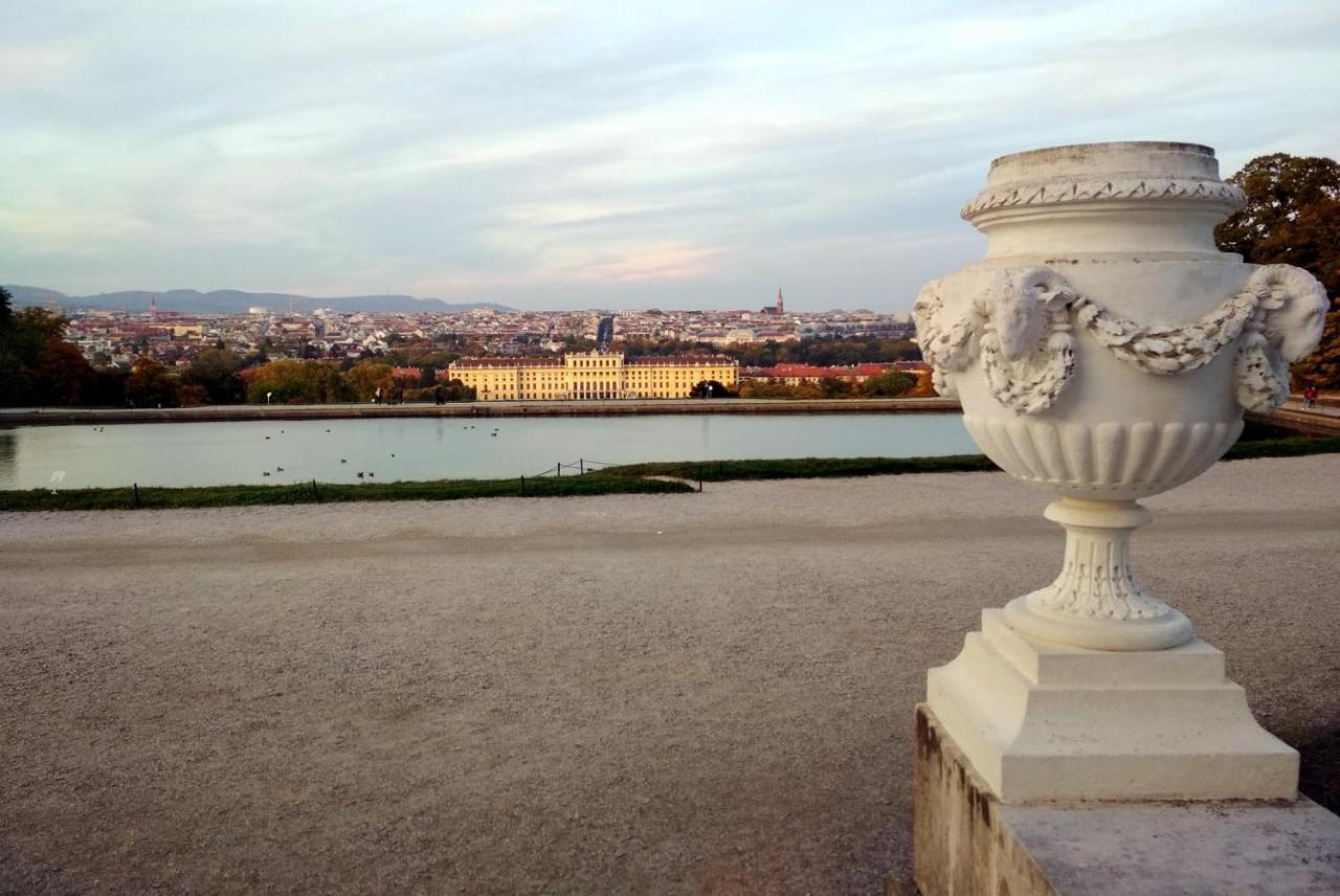 Central Mariahilfer Apartment 4 Min To The City Shopping Center And Schoenbrunn Palace Виена Екстериор снимка