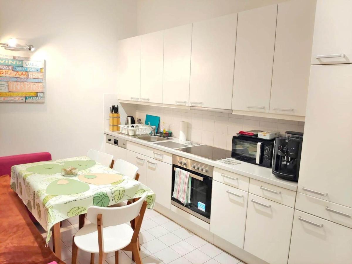 Central Mariahilfer Apartment 4 Min To The City Shopping Center And Schoenbrunn Palace Виена Екстериор снимка