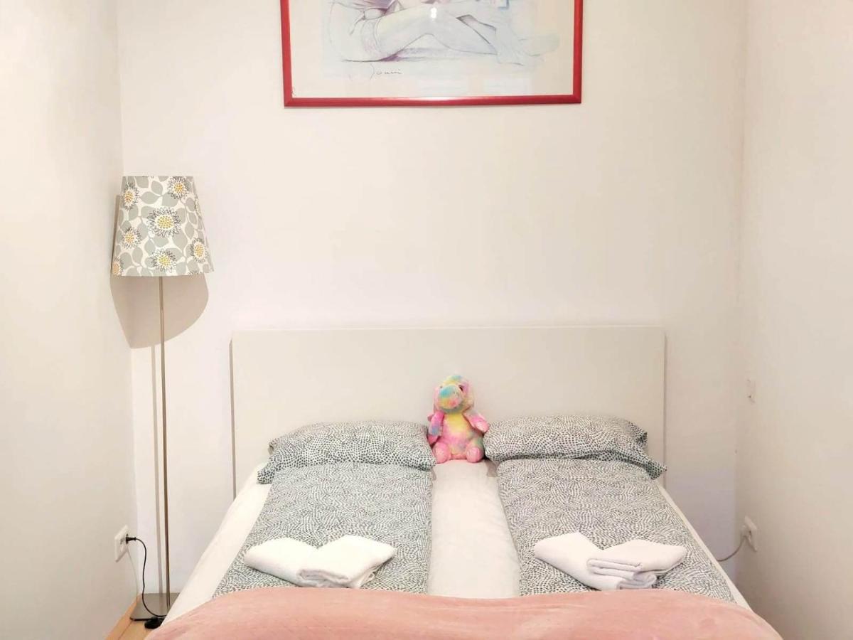 Central Mariahilfer Apartment 4 Min To The City Shopping Center And Schoenbrunn Palace Виена Екстериор снимка