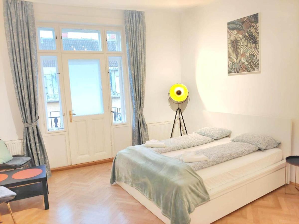 Central Mariahilfer Apartment 4 Min To The City Shopping Center And Schoenbrunn Palace Виена Екстериор снимка