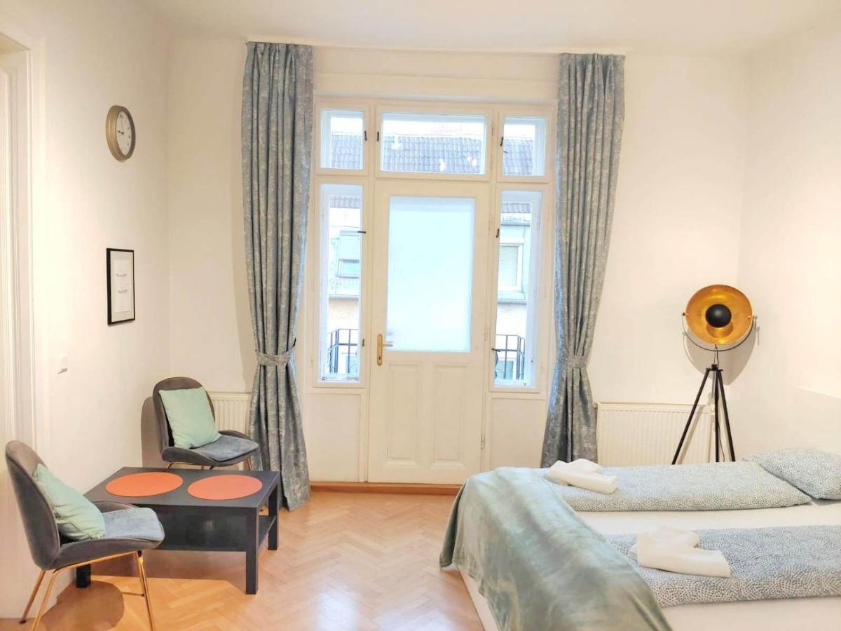 Central Mariahilfer Apartment 4 Min To The City Shopping Center And Schoenbrunn Palace Виена Екстериор снимка