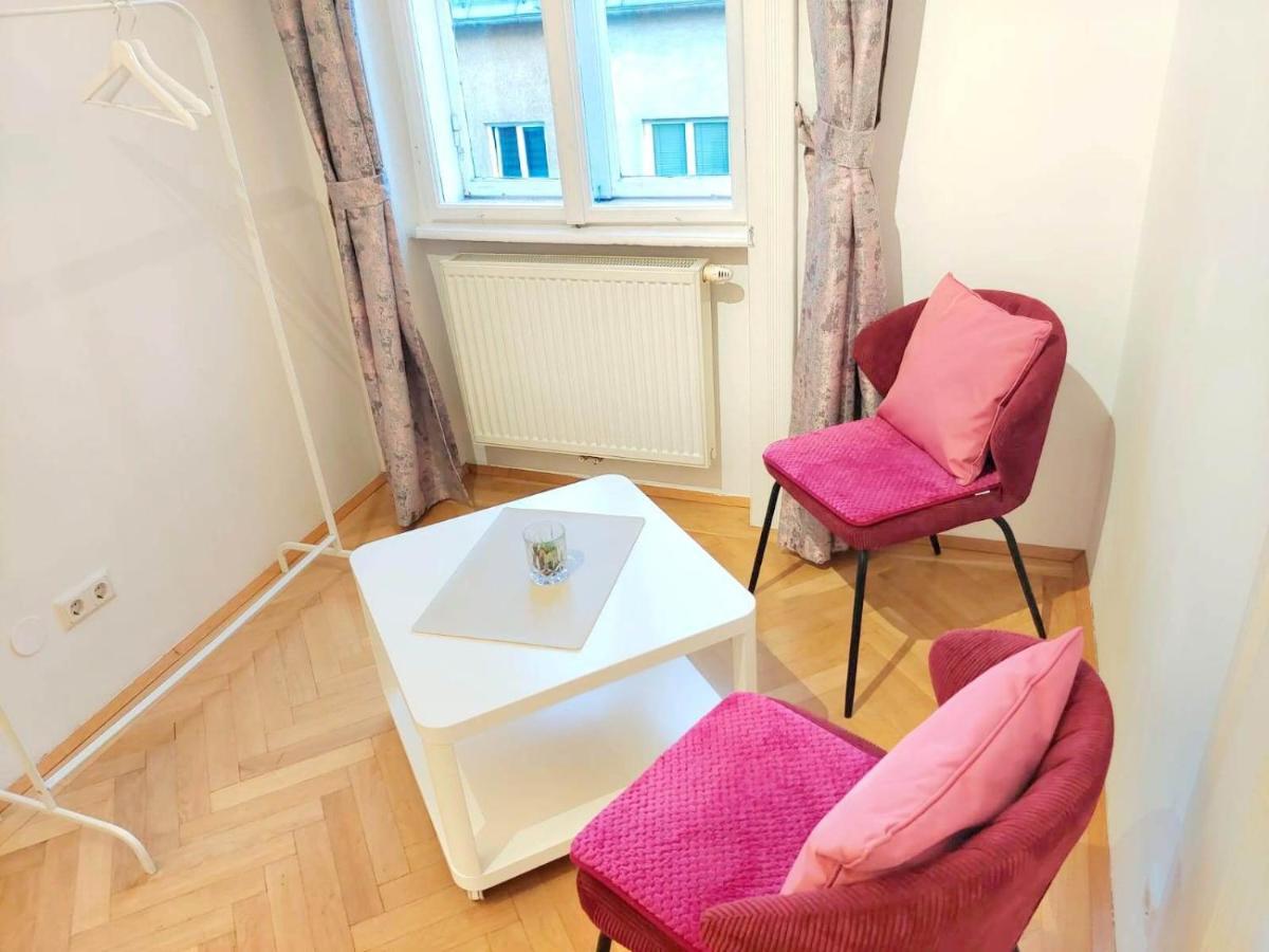 Central Mariahilfer Apartment 4 Min To The City Shopping Center And Schoenbrunn Palace Виена Екстериор снимка